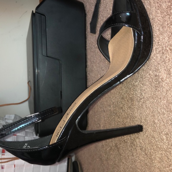 Black heels - Picture 4 of 4